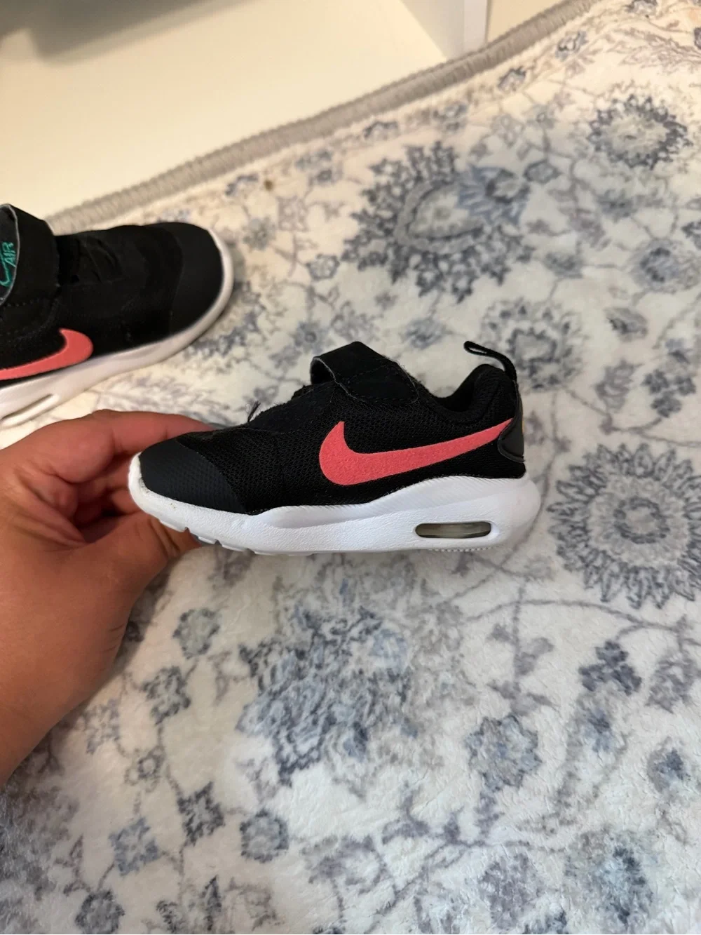 Nike Kids Black & Coral Hook-and-Loop Sneakers